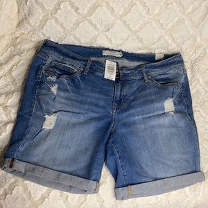 Torrid Short Inverness mini destruct  Size 18